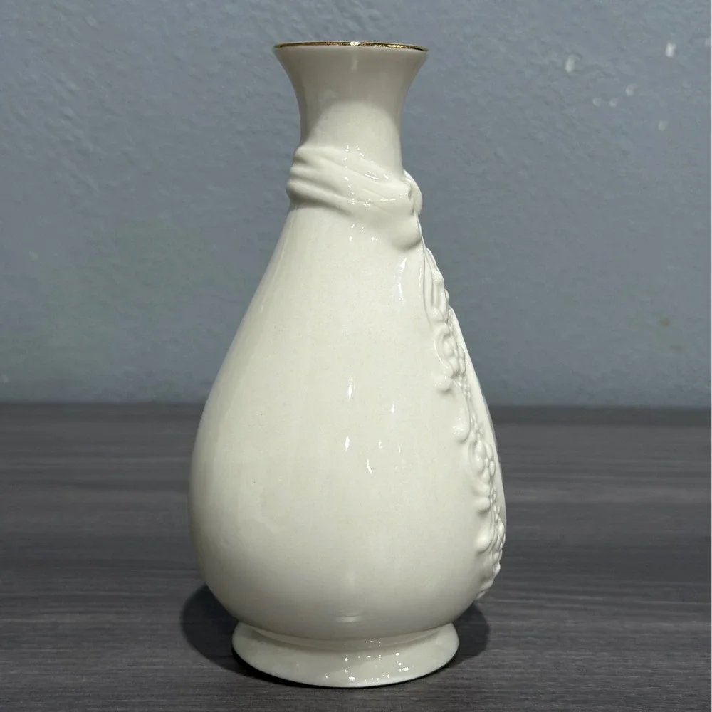 Royal Heritage Cameo Ribbon Vase Ivory Porcelain Floral Gold Trim 6